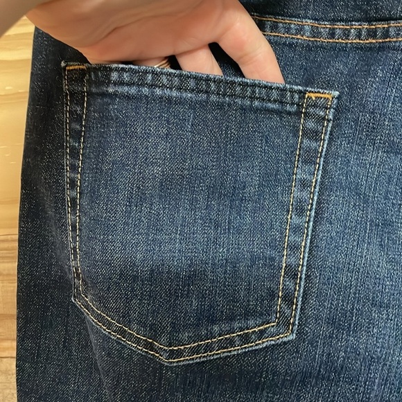 GAP 1969 size 10 Average Dark Wash Cut-off/ Cuffed High-rise 6”-8” Denim Shorts - Picture 9 of 12